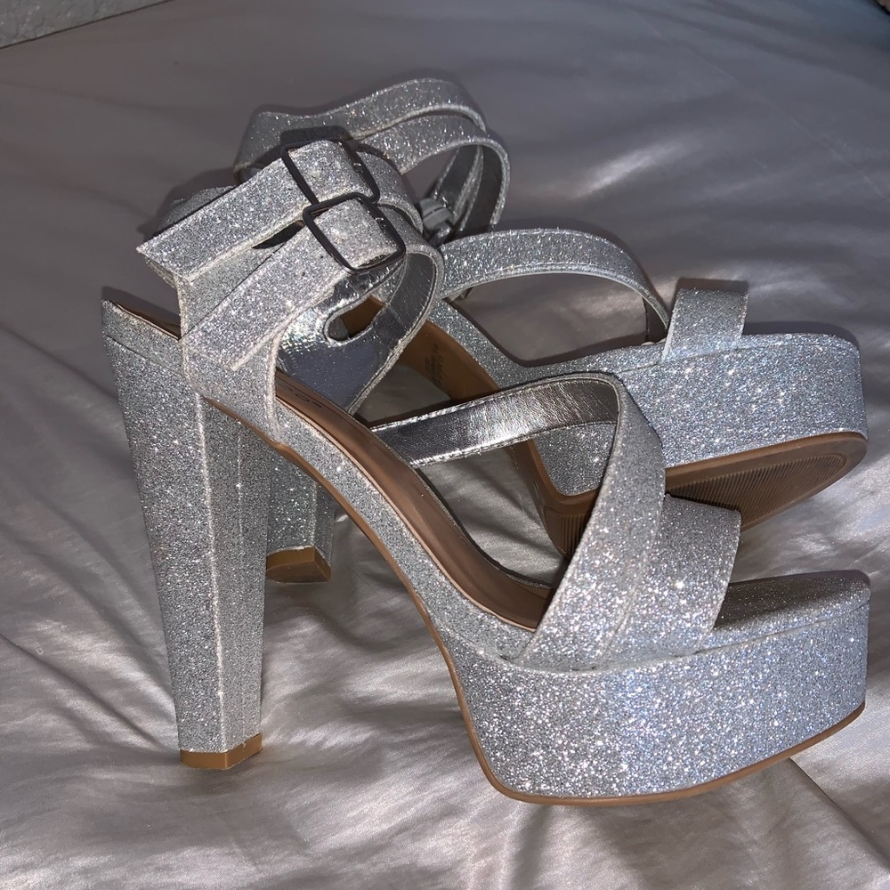 ✨Silver Pumps